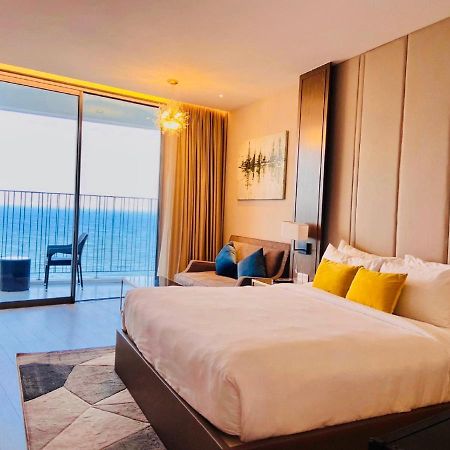 Panorama Lyn Beachfront Apartment Нячанг Екстер'єр фото