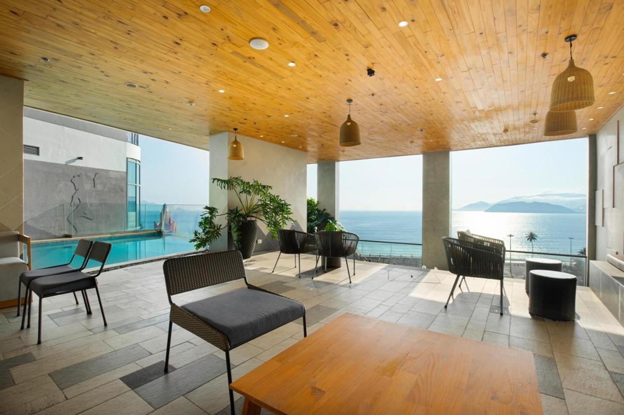 Panorama Lyn Beachfront Apartment Нячанг Екстер'єр фото