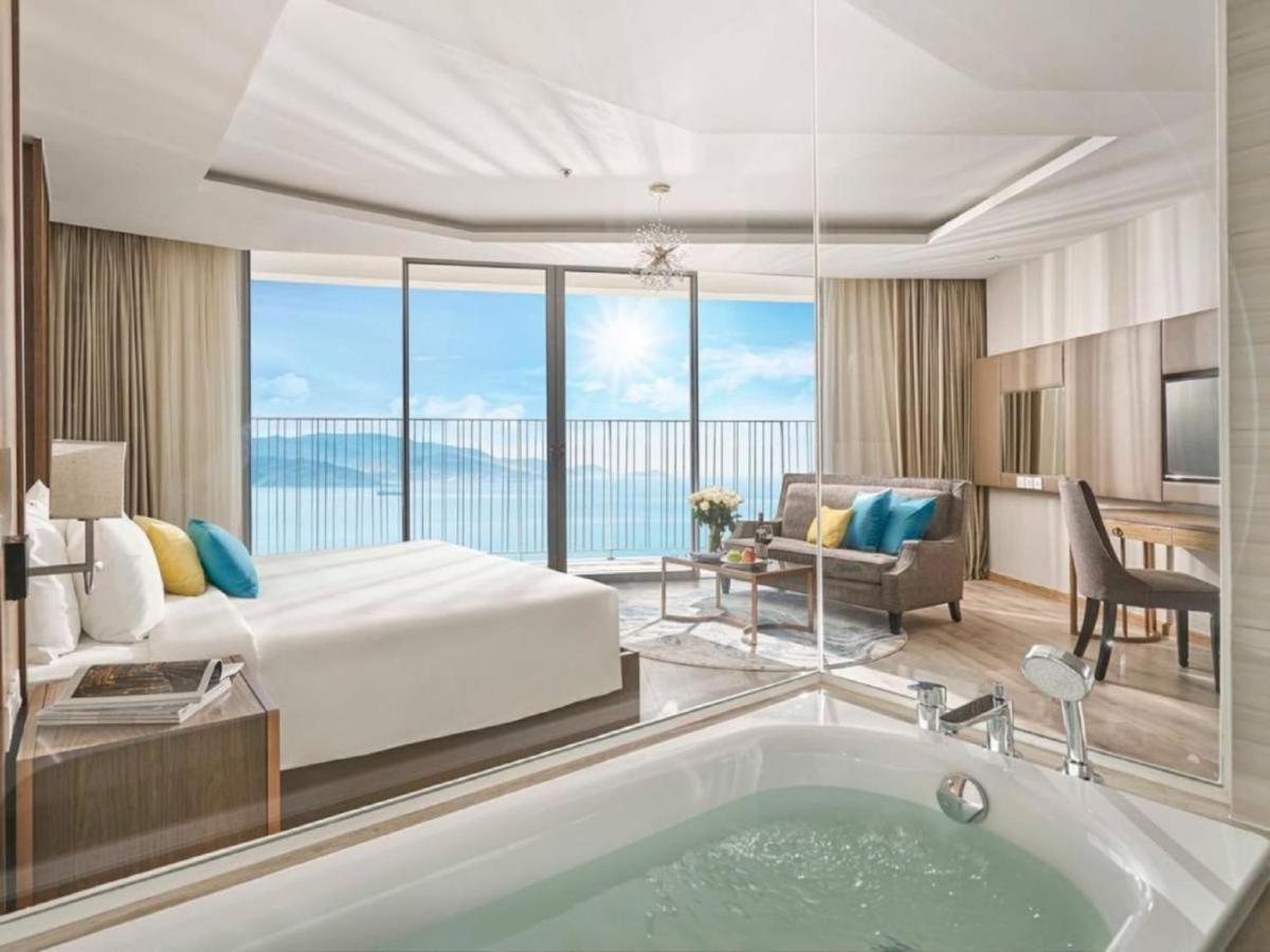 Panorama Lyn Beachfront Apartment Нячанг Екстер'єр фото
