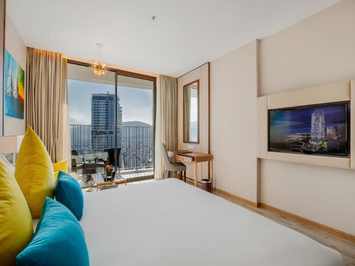 Panorama Lyn Beachfront Apartment Нячанг Екстер'єр фото