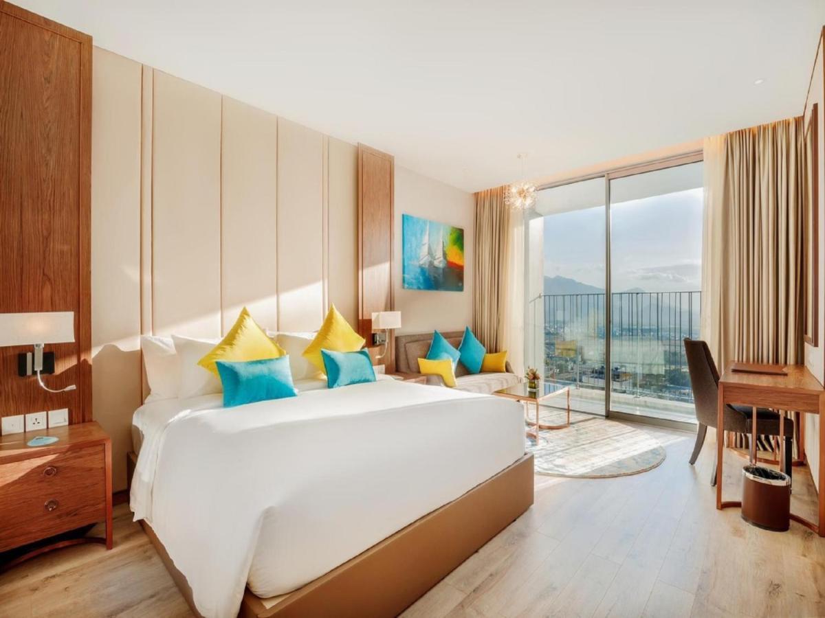 Panorama Lyn Beachfront Apartment Нячанг Екстер'єр фото