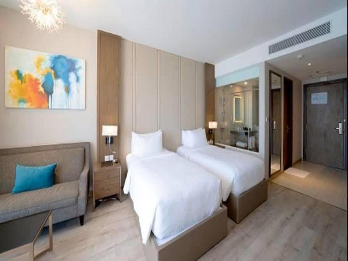 Panorama Lyn Beachfront Apartment Нячанг Екстер'єр фото