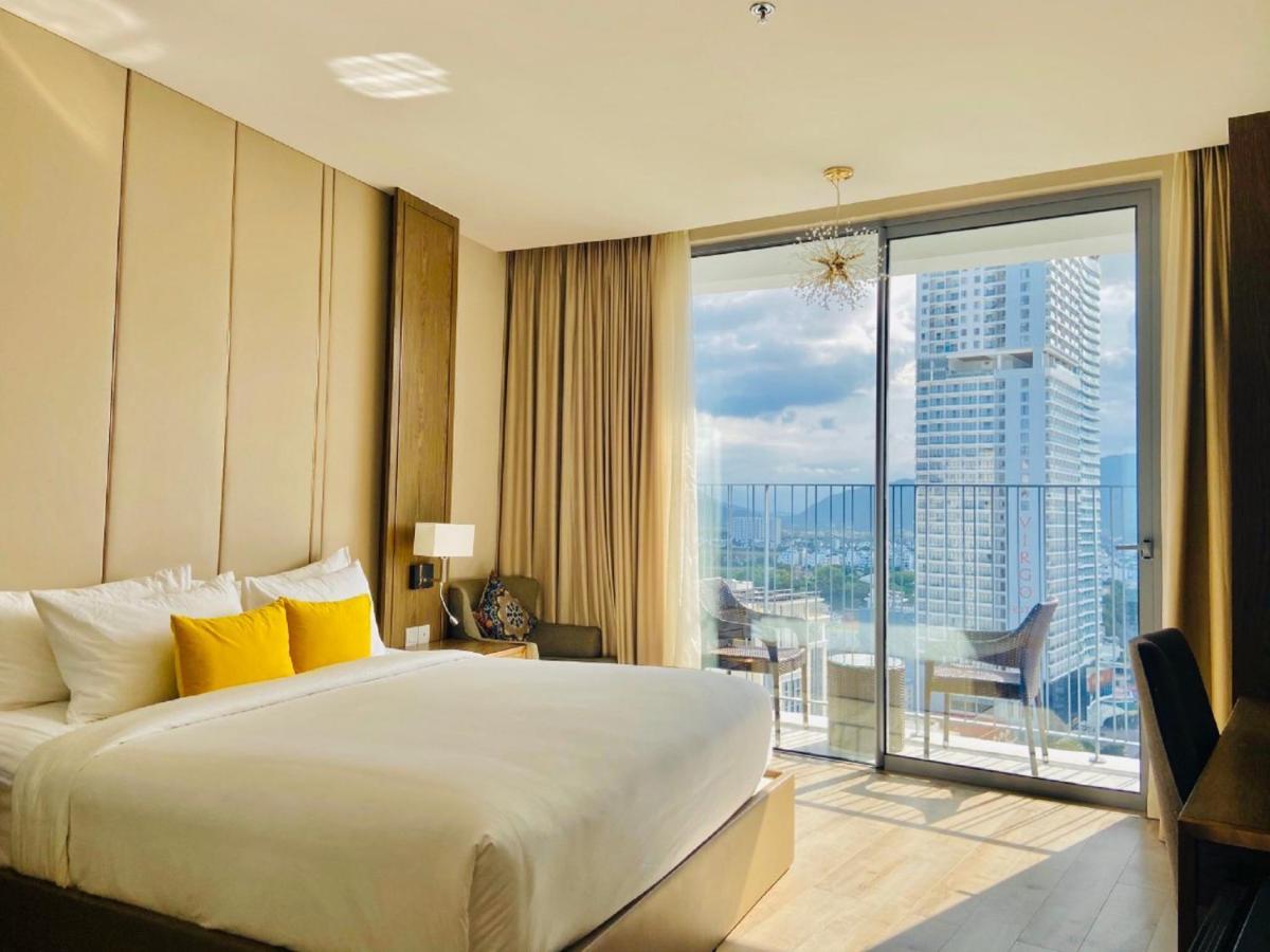 Panorama Lyn Beachfront Apartment Нячанг Екстер'єр фото